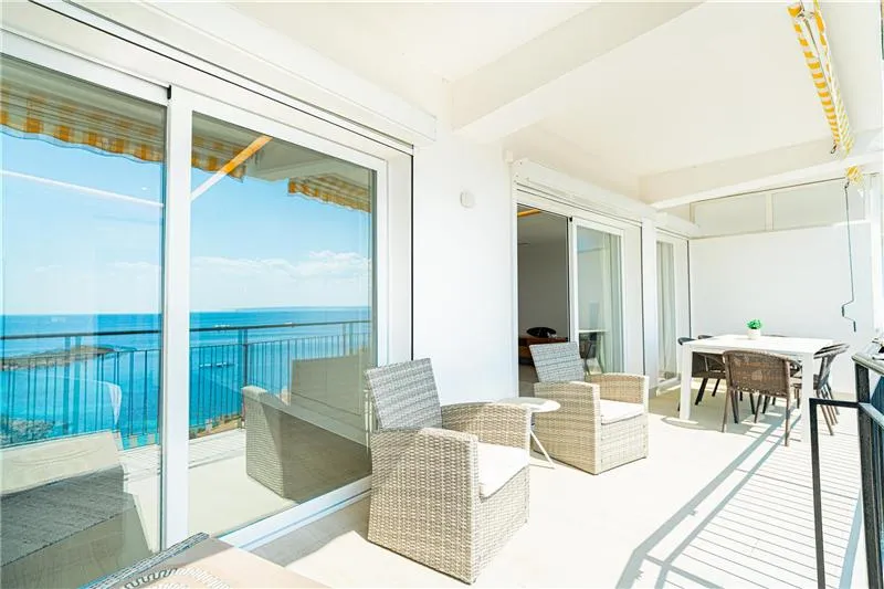 Fully renovated seafront apartment — photo 1