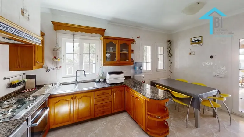 Long-term rental from 1 to 5 years · 6 bedrooms · Private pool · 360 m2 — photo 11