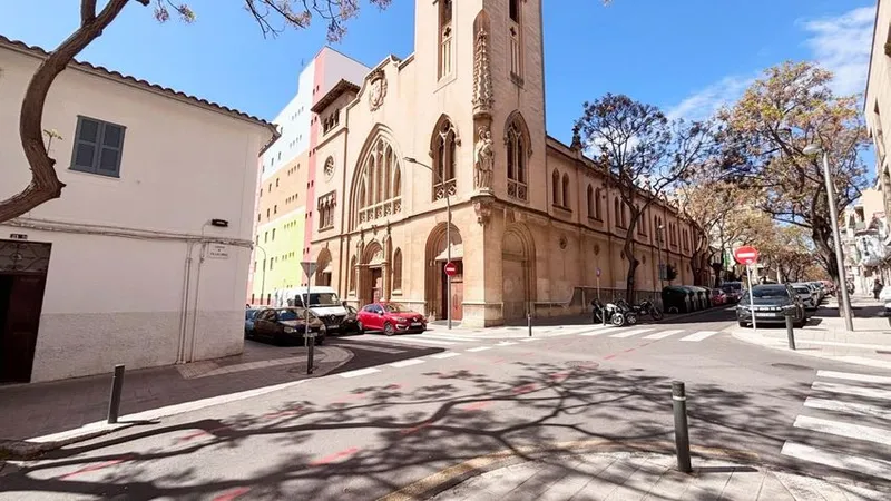 Flat / apartment for sale in Calle de Colubí — photo 2