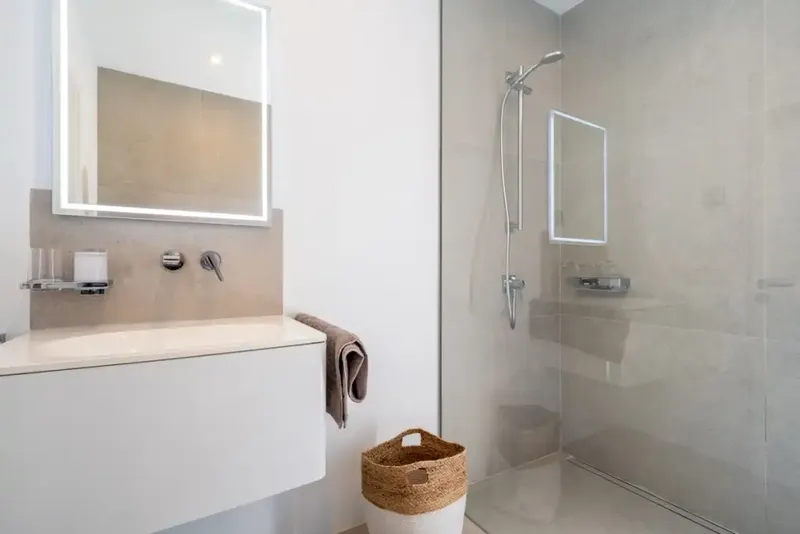 Esta villa de dos plantas de nueva construcción se vende en Santanyí, a solo 2,5 km del pueblo, en una zona tranquila a solo 800 m del mar y — photo 9