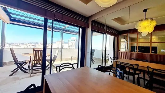 Piso en alquiler de 3 habitaciones en Centre, Plaça dels Patins — photo 2