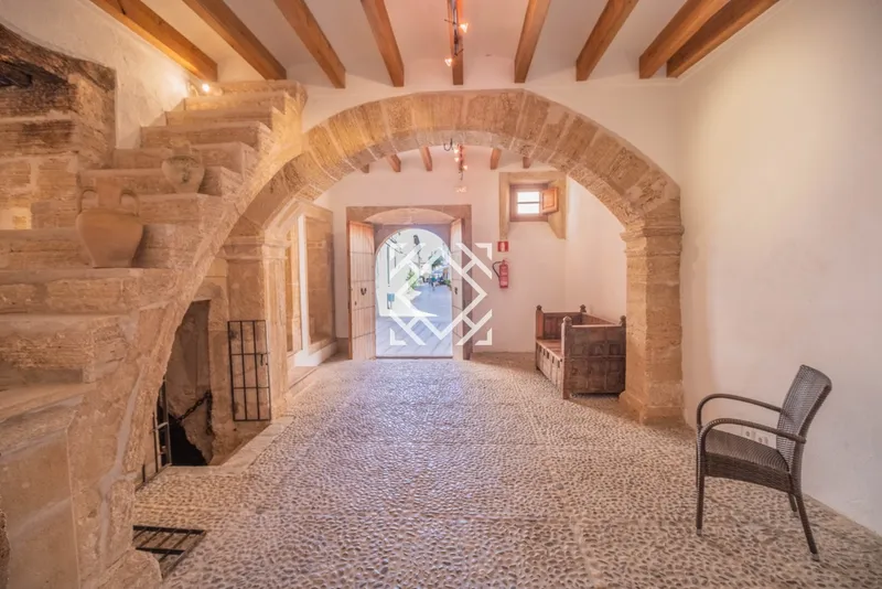 Charming townhouse for sale with tourist license in the old town of Alcudia, Mallorca — photo 4