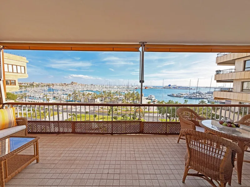 Exclusive and stylishly refurbished apartment on the Paseo Marítimo, Palma de Mallorca — photo 1