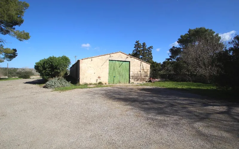 Finca with 28 hectares and 6500 m² built, 10 minutes from the beach of Muro. — photo 12