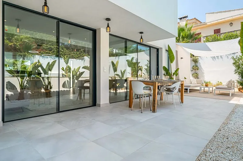 Modern Palmanova Villa with Pool, Tropical Garden & Big Outdoor Living — photo 10
