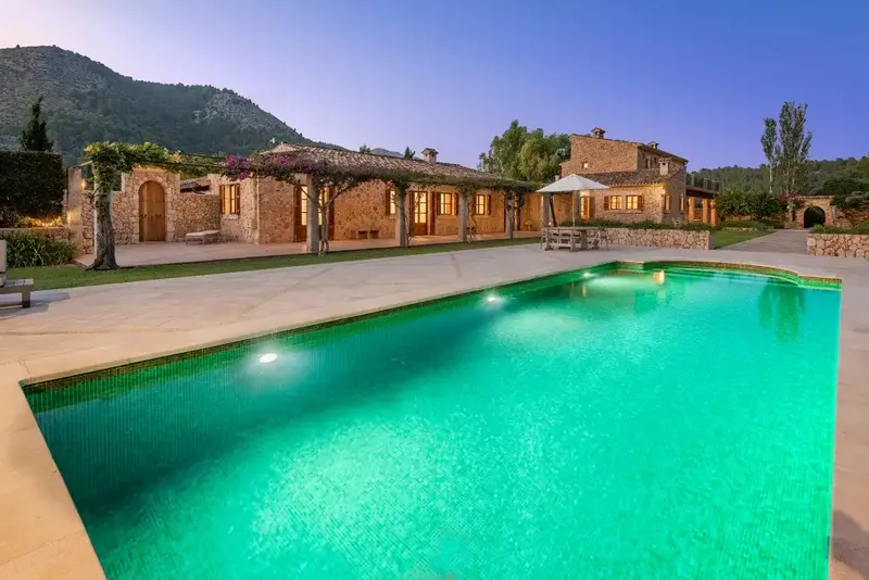 This impressive finca is located in the quiet and beautiful Vall d'en March about 2 km east of Pollença. It occupies 50,000m2 (12.3 acres) — photo 2