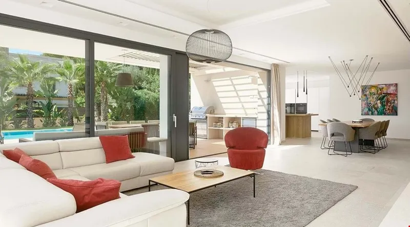 Five-bedroom contemporary designer villa with pool in Santa Ponsa — photo 3
