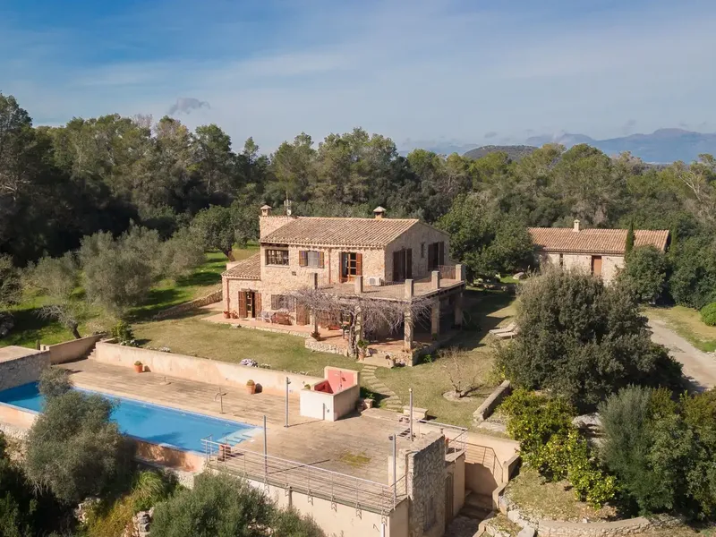This magnificent finca is located between the charming villages of Sant Joan and Petra, two traditional Mallorcan towns — photo 1