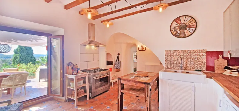 Extraordinary village house with spectacular panoramic views in Calvia — photo 12