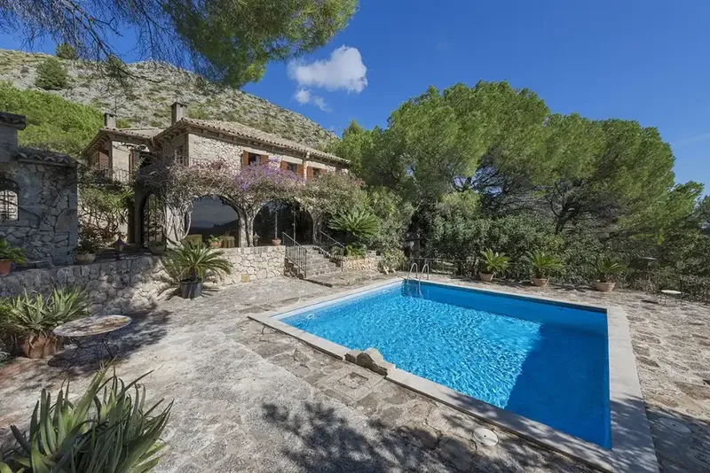 Exceptional finca with panoramic sea views perfectly located between Pollensa town and the port, about 5 minutes by car — photo 1