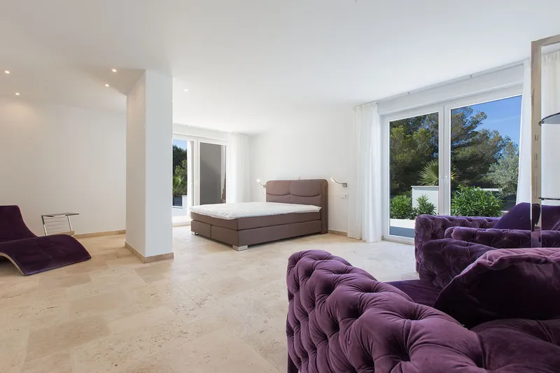 Modern 4-bedroom villa with fantastic views for rent — photo 8