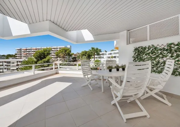 Flat / apartment in Cala Vinyes, Calvià — photo 2