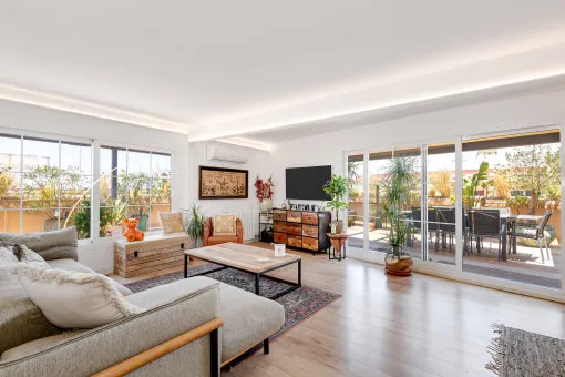 Palma City, spacious renovated apartment with a huge, sun-drenched terrace — photo 3