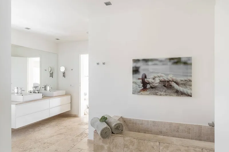 Modern Mediterranean villa with fantastic views — photo 11