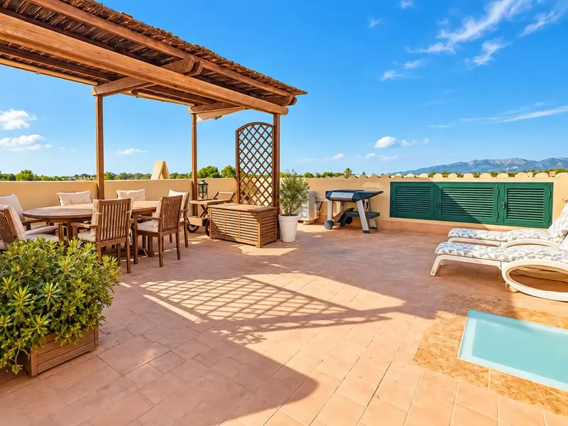 Dúplex en Es Caülls, Marratxí, ubicado en un cuidado complejo residencial con jardines y piscina comunitaria. La vivienda ofrece aproximadam — photo 5