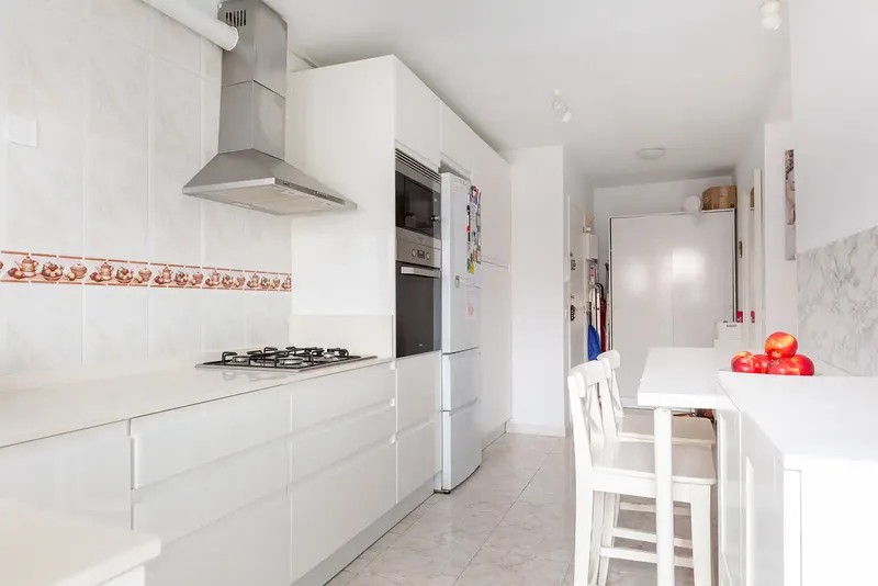 Bright renovated 3-bedroom apartment in La Soledad Sur — photo 4