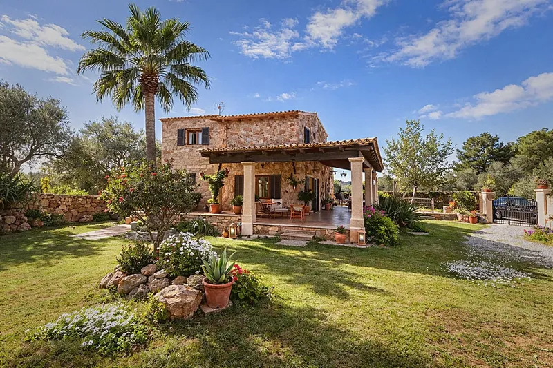 Authentic finca with potential and wonderful garden in quiet location in Cala Llombards — photo 1