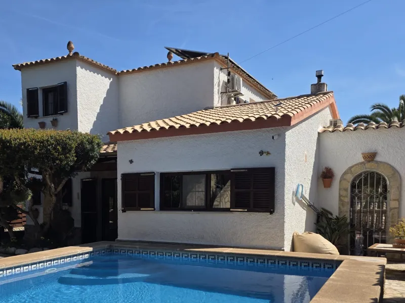 Mediterranean house with pool and sea access — photo 4