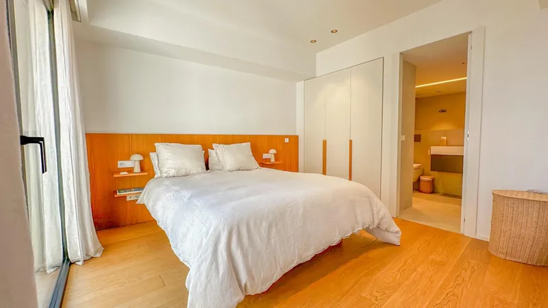 Impressive apartment with sea and cathedral views on Paseo Marítimo — photo 12