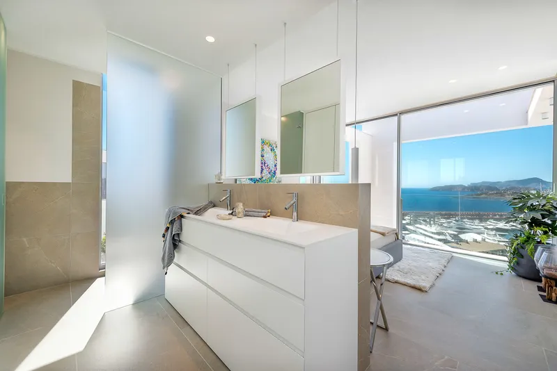 Luxurious new-build villa with sea and harbour views — photo 10