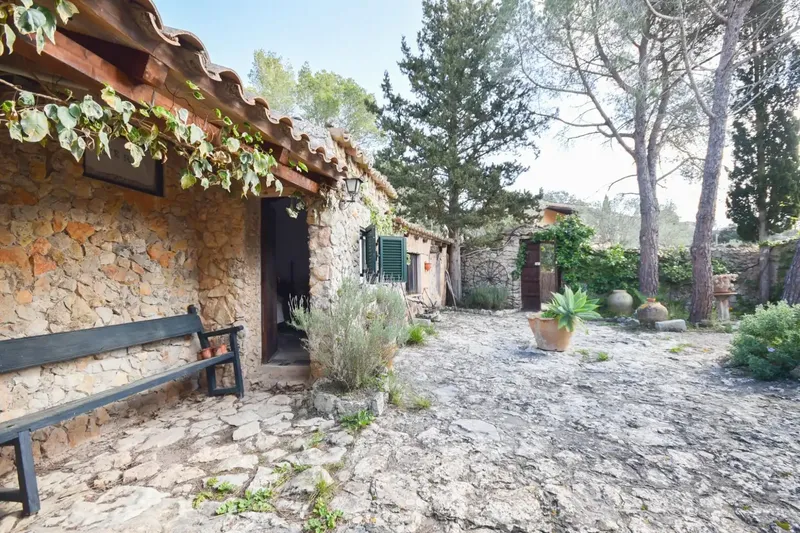 Village house with great character and charm in the heart of the Serra de Tramuntana, in the beautiful village of Galilea surrounded by mountains and unparalleled — photo 1
