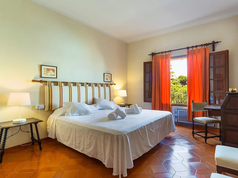 Villa with private access to the beach in Malpás available for rent — photo 9