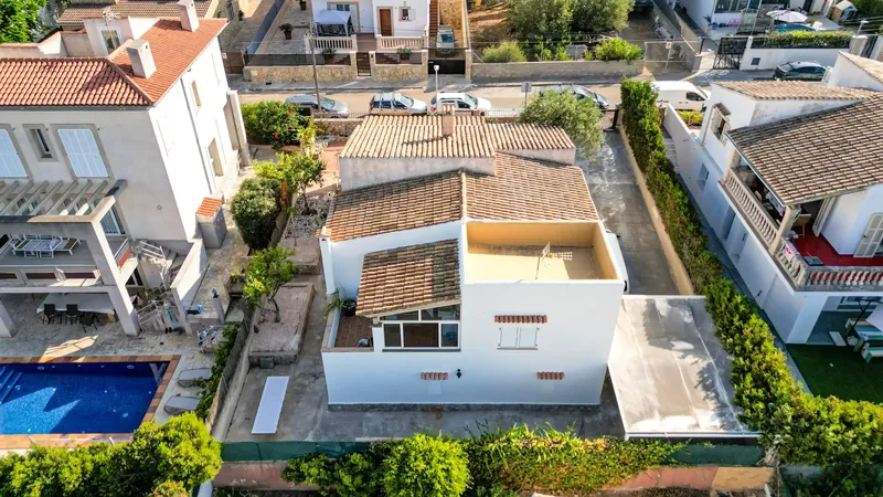 Descubre esta acogedora vivienda unifamiliar orientada al sur, situada en el popular pueblo pesquero de Porto Colom, en la costa sureste de  — photo 6