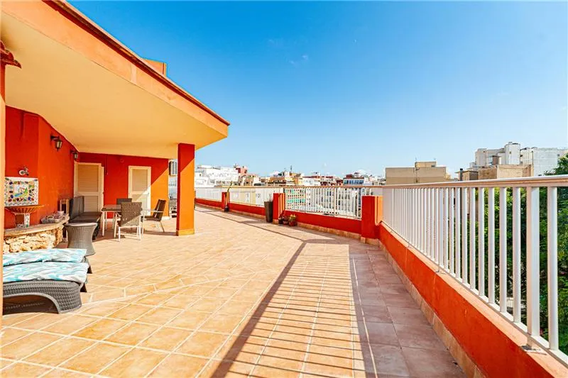 Penthouse with a 106 m² terrace just 50 metres from the beach — photo 1