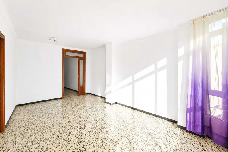 Two-family house with 7 rooms, 3 bathrooms & garage for sale — photo 3
