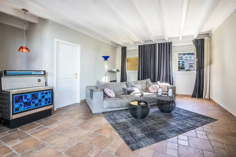 Located in the center of one of the most luxurious ports in Mallorca, we present this fabulous penthouse in Puerto Andratx. The spacious property — photo 4