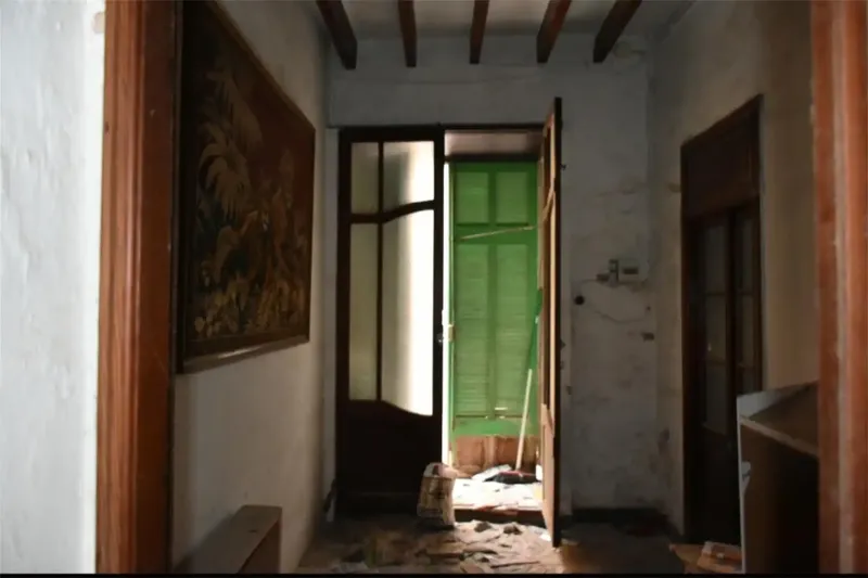 House for sale at Carrer Major 25, needs renovation. Private sale, no intermediaries. Includes a basic renovation project. — photo 6