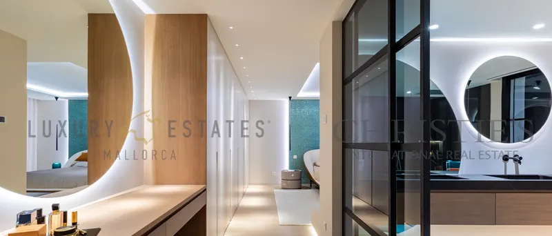 Modern newly built villa in Santa Ponsa near the harbor and beach — photo 8
