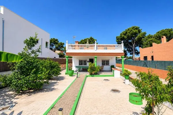 Detached house/chalet on Avenida Central, El Toro — photo 1