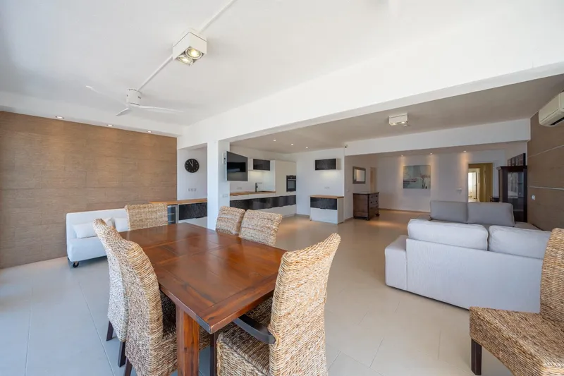 Exclusive luxury apartment with 5 bedrooms on the seafront — photo 3