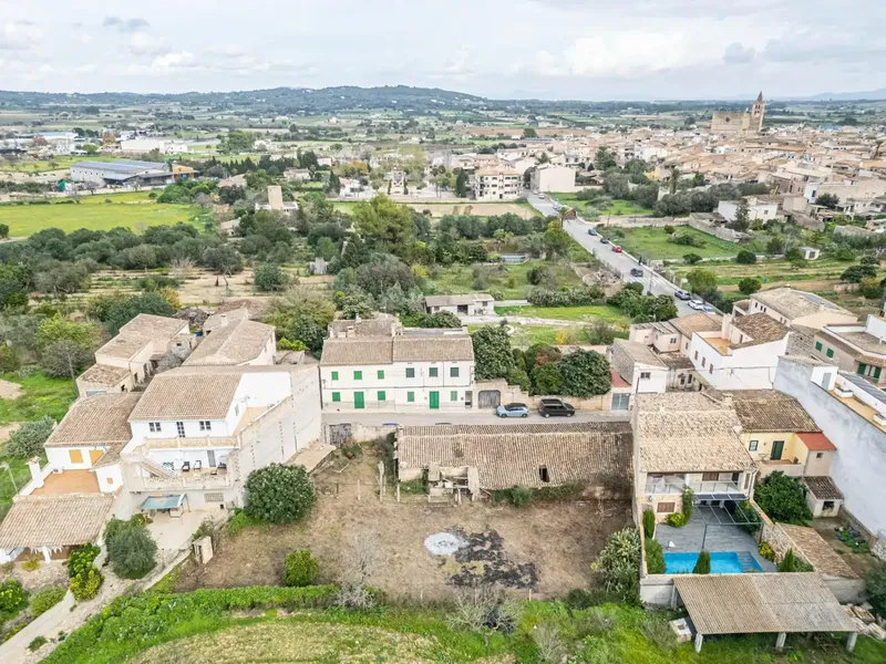 For sale in Porreres with an area of 855 m², ideal for investors or real estate developers. — photo 1