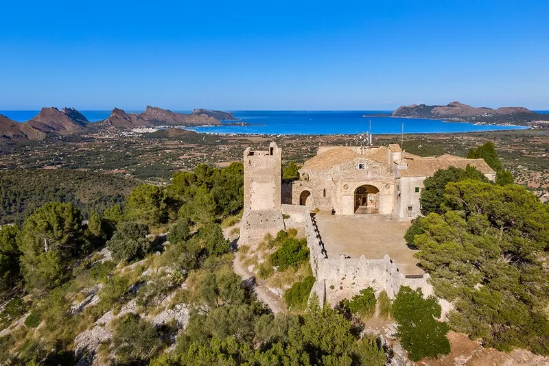 Pollença quiet location house for sale with swimming pool and sunny terraces — photo 9