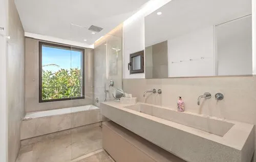 3 Bedrooms in La Bonanova — photo 8