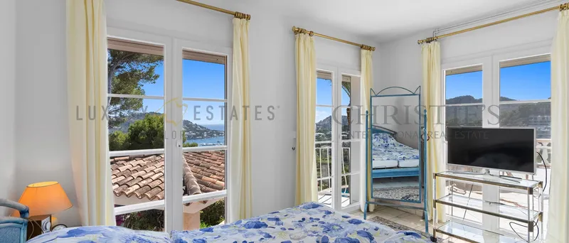 Mediterranean villa in Puerto de Andratx with harbor and sea views — photo 10