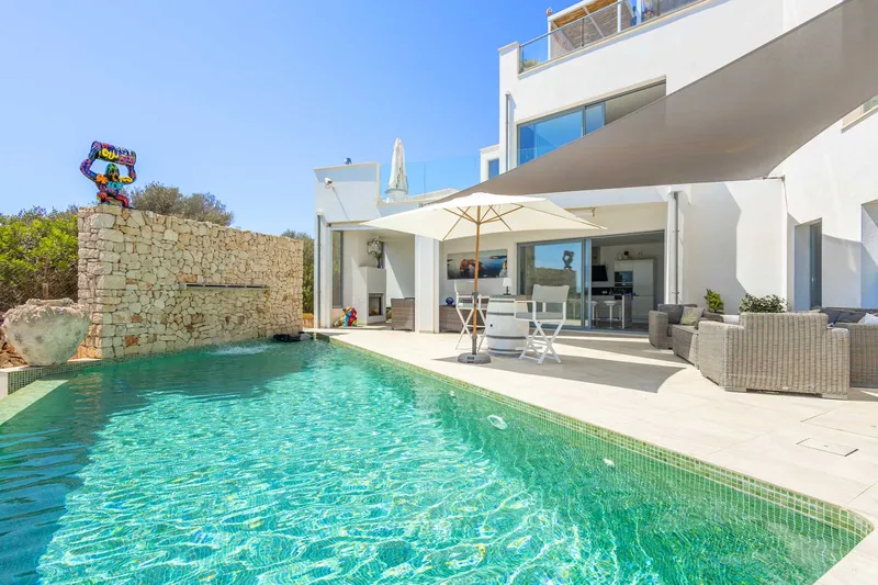 Modern and sunny villa with beautiful sea views located just minutes from Cala LLombards — photo 2