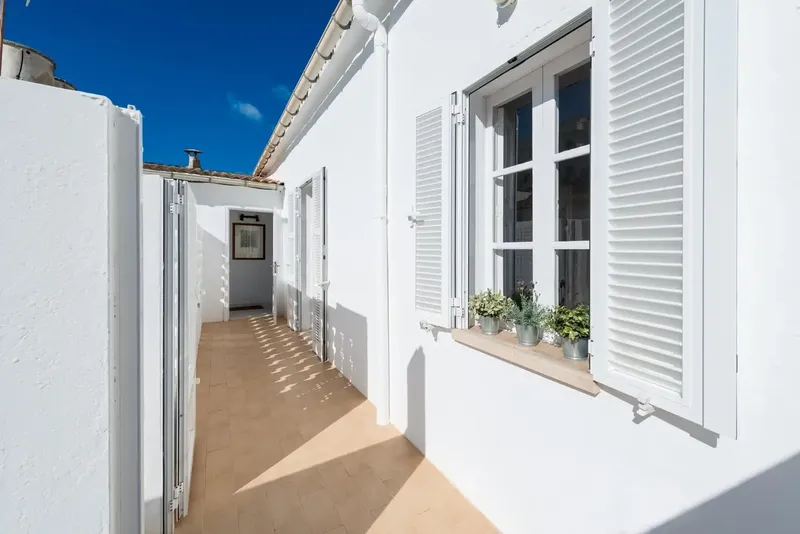 Property on the front line with sea views in Can Picafort – Mallorcan house with 3 dwellings and independent access from two streets. — photo 9