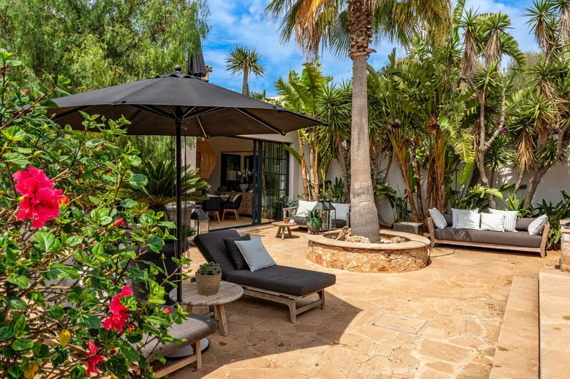 Townhouse with patio oasis and glazed winter garden in Es Llombards — photo 5