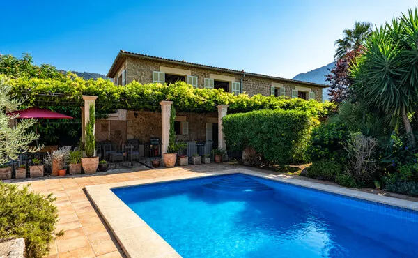 Country House with Pool and Panoramic Views — photo 1