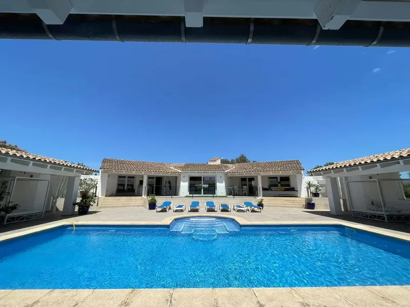 Discover this spectacular luxury finca with guest house in Llucmajor — photo 2