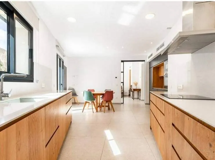 196m² Stadthaus mit 5 Zimmern, 2 Bädern und Garage zu kaufen — photo 9