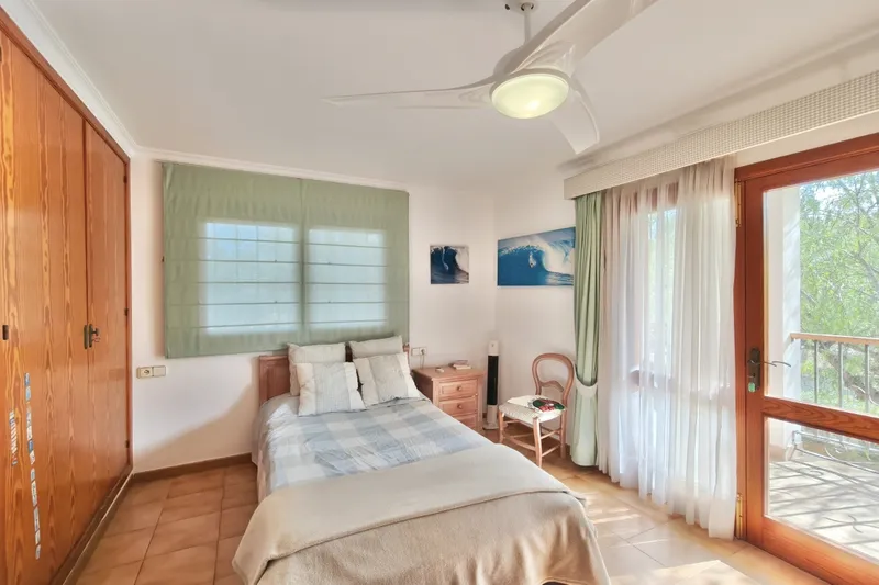 Charming Mediterranean-style villa for sale in Santa Ponsa with private pool and garden — photo 10