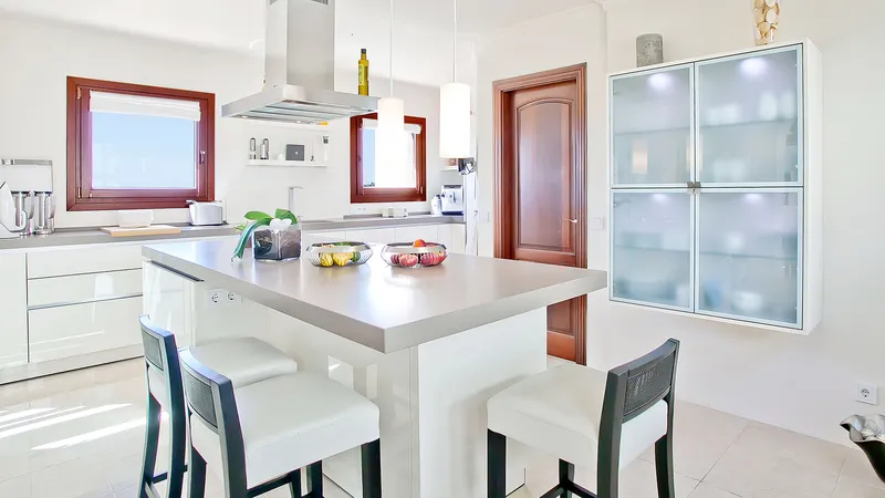 Mediterranean luxury villa with fantastic views over Bendinat to the sea — photo 10