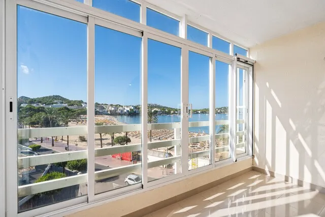 Frontline penthouse to renovate for sale in Santa Ponsa, Southwest Mallorca — photo 5