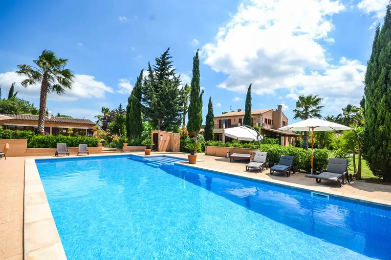 Sold - Luxury finca with swimming pool, guest houses and ETV license in Felanitx — photo 1