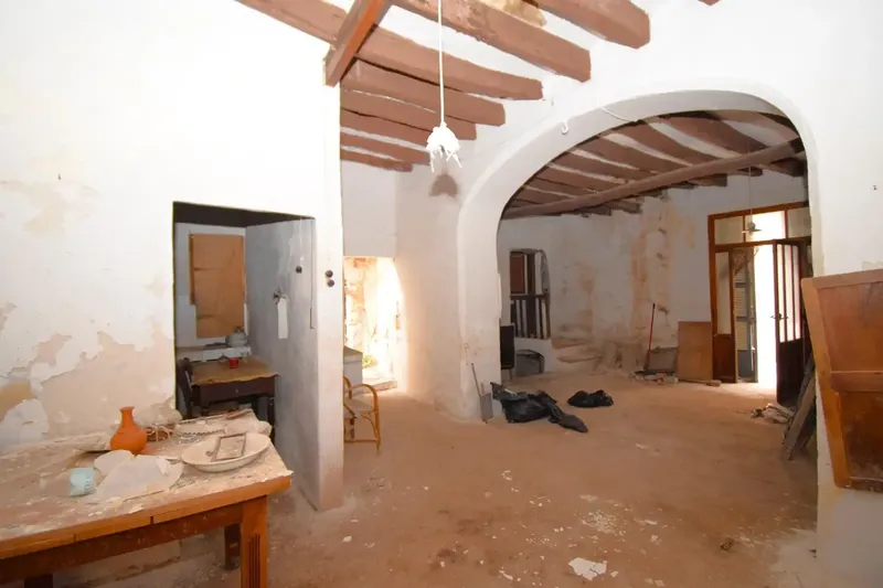 Interesting house for total renovation of 270 m² built in the old town of Muro, just a minute's walk from the — photo 9