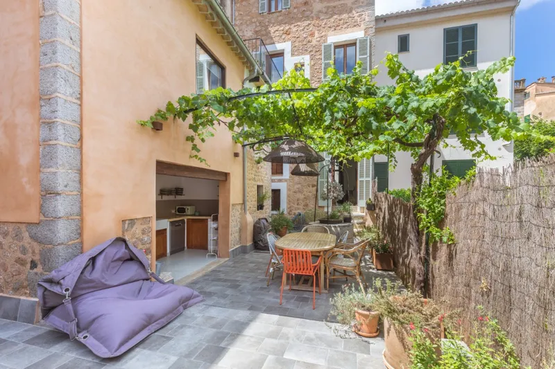 Traditional and renovated century-old townhouse in central Sóller — photo 6